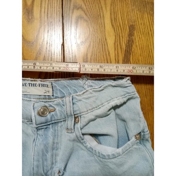 WE THE FREE Jeans Womens 24 BLUE Preowned Summer Denim DISTRESSED FLARED FLARE ? - Picture 11 of 16
